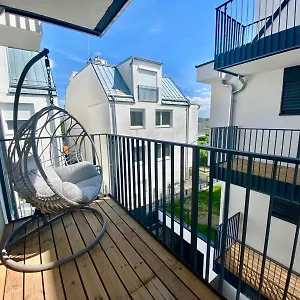 Modern With Balcony & Free Parking - Nearby Metro Apartament
